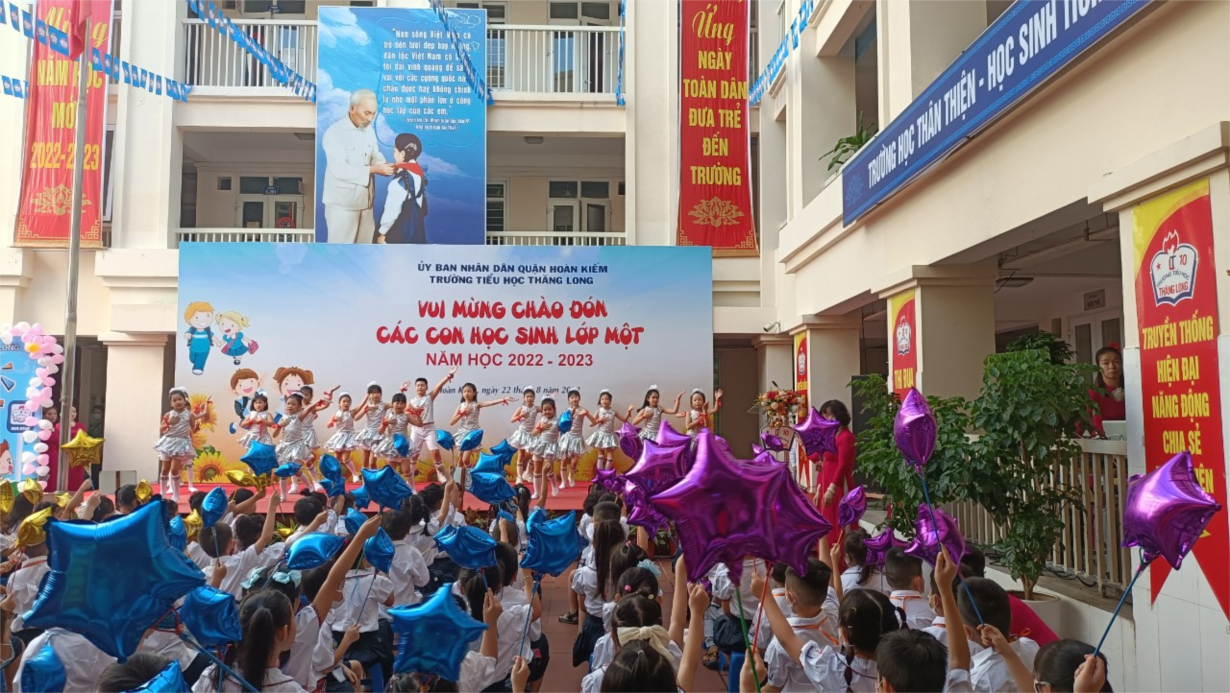 Hà Nội: Học sinh lớp 1 nô nức tựu trường (22/8/2022)